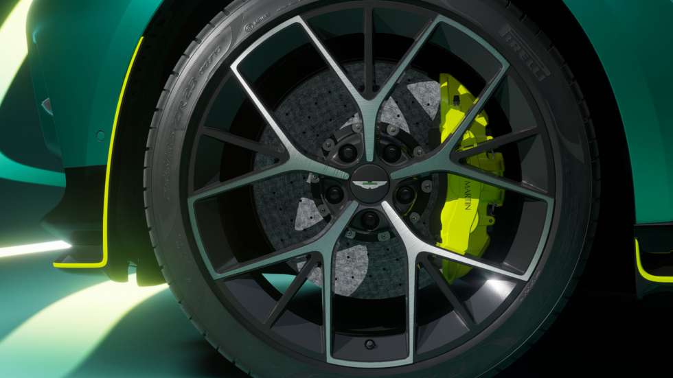 Νέα Aston Martin DBX707 AMR24 εμπνευσμένη από την Formula 1